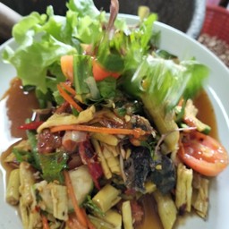 ตำหน่อไม้ปูหอยดอง