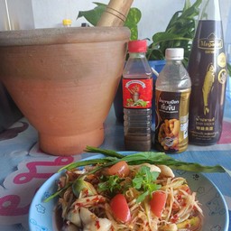 Papaya salad with crab and fermented fish