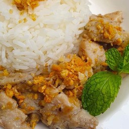 ข้านไก่ผัดกระเทียมพริกไทย