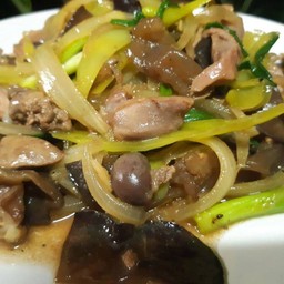 ผัดพริกอ่อนเครื่องในไก่(กับข้าว)