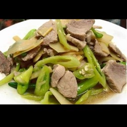 ก๋วยเตี๋ยวไก่ตุ๋นมะระและอาหารตามสั่งสนามบอลโคนอน(รีโน)
