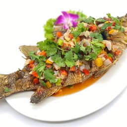 ปลากระพงผัดซอสสามรส