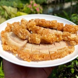 หมูกรอบ พร้อมทาน ขนาดประมาณ 2 ขีด 200กรัม