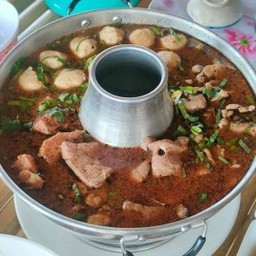 ก๋วยเตี๋ยวเรือหม้อไฟ-เนื้อ