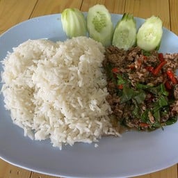 ข้าวราดกะเพราเนื้อสับ
