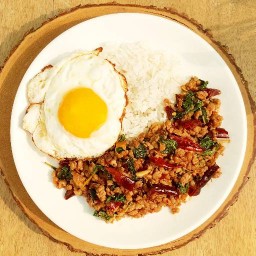 มังกรกะเพรา ไก่ย่างจิ้มแจ่ว เกี๊ยวซ่า ข้าวหน้าญี่ปุ่น