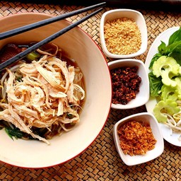 ก๋วยเตี๋ยวไก่ฉีก