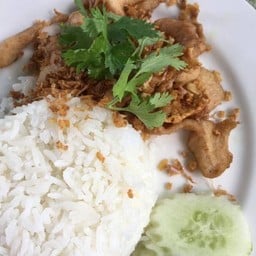 ข้าวไก่ผัดกระเทียม