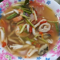 ต้มยำรวมมิตรทะเลน้ำใส