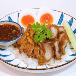 อาหารตามสั่ง ข้าวกระเพรา ข้าวหมูทอด เฟรนฟายชีส