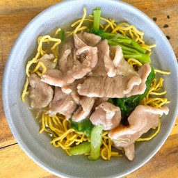 หมี่กรอบหมูหมัก