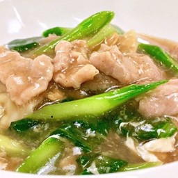 ราดหน้าหมูหมักนุ่ม
