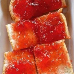 ขนมปังปิ้งแยมสตรอเบอรี่