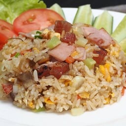 ข้าวผัดครัวหลังบ้าน