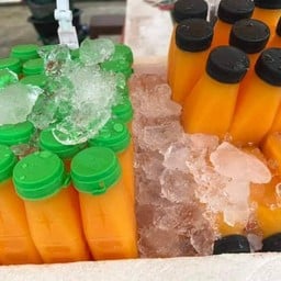 น้ำส้มสด 100% แยกค่ายหลวง