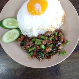 กระเพราหมูสับเป็นกับข้าว