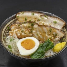 ข้าวหน้าหมูสามชั้นตุ๋น