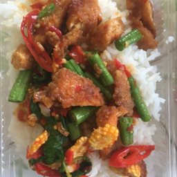 กระเพราไก่กรอบ