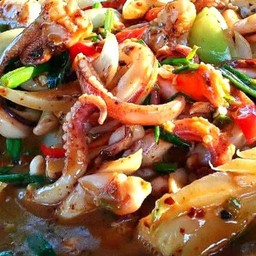 ผัดพริกเผาปลาหมึก ราดข้าว