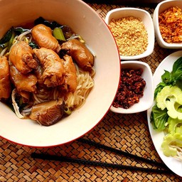 ก๋วยเตี๋ยวข้อไก่ล้วน