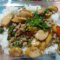 ข้่าวกะเพราไส้กรอกหมูสับ