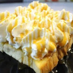 ขนมปังปิ้งคาราเมลวิปครีม