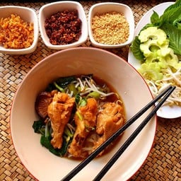 ก๋วยเตี๋ยวน่องไก่