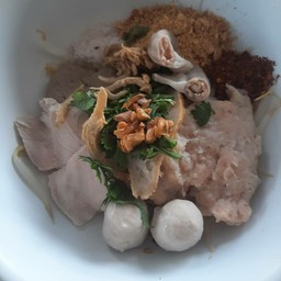 ก๋วยเตี๋ยวต้มยำโบราณ ต้มยำเย็นตาโฟ วัดม่วง -