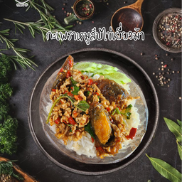 กะเพราหมูสับไข่เยี่ยวม้าแบบสับๆ