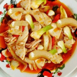 ผัดพริกเเกงปลาหมึก ราดข้าว