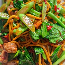 หมี่เหลืองผัดขี้เมาหมู