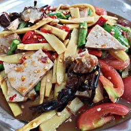 ตำหน่อไม้หมูยอ