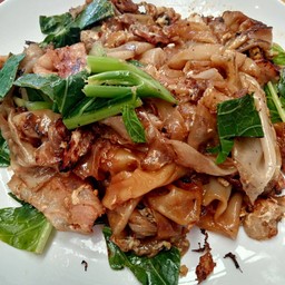 ผัดซีอิ๊วหมูนุ่ม