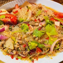 ยำวุ้นเส้น (หรือ มาม่า)