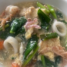 ราดหน้าเส้นใหญ่ ทะเล