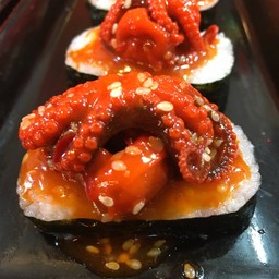 ซูชิหน้าปลาหมึกทาโก๊ะจัง