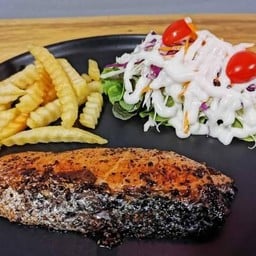 สเต็กปลาแซลม่อนพริกไทยดำ