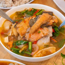 ต้มยำหัวปลาแซลมอน