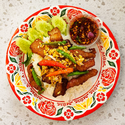 ข้าวหมูทอดพริกกระเทียม