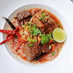 ขนมจีนน้ำเงี้ยวหมู