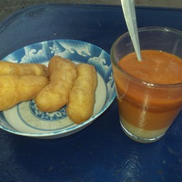 ปาท่องโก๋+ชานมร้อน