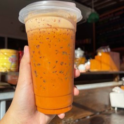 ชานมเย็น หรือ ขาไทย เข้มๆ ที่ร้านไม่มีส่วนผสมของน้ำตาลนะคะ ใช้นมข้นจ้า