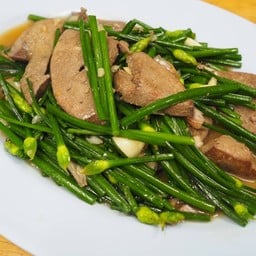 ดอกไม้กวาดผัดตับ