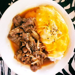 ข้าวหน้าหมูซอสญี่ปุ่นไข่ข้น