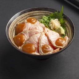 ข้าวหน้าแซลมอนซอสไซเกียว