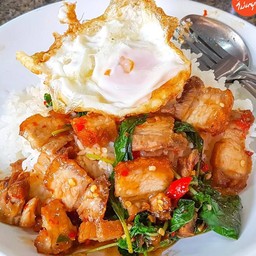 กระเพราหมูกรอบ