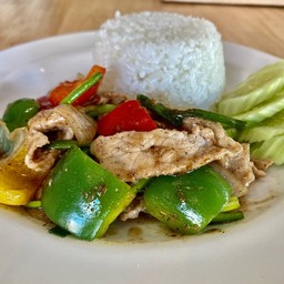 ข้าวหมูผัดพริกไทยดำ