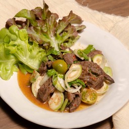 ยำเนื้อริบอายย่าง.