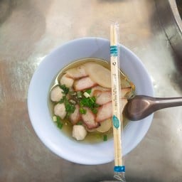 ชาย4บะหมี่เกี๊ยว กำนันแม้น24(เจ้าเก่า) ผู้ใหญ่ทอง