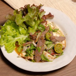 ยำเนื้อสันนอกย่าง.
